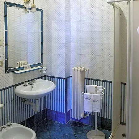 Astor Hotel 2*